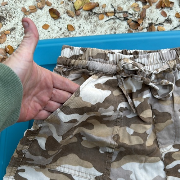 Love Tree Elastic Waist Pull On Camouflage Camo Shorts Tan Brown Sz Medium - Picture 4 of 6